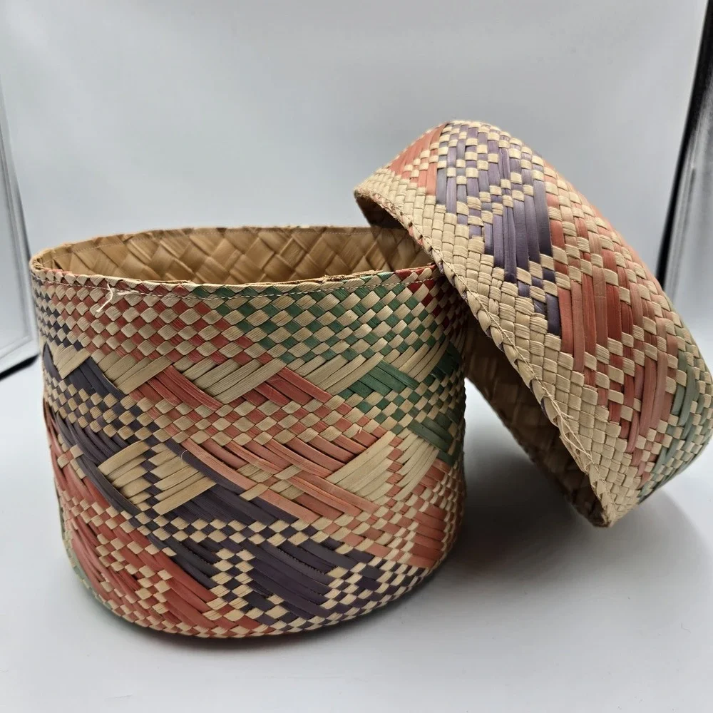 Vtg‎ Handwoven Bright Multi Color Pitcairn Island Basket W/ Lid Round 7x8 Inch